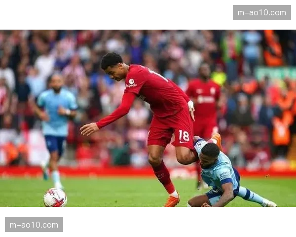 利兹联补时阶段利用定位球制造点球 勒温主罚命中锁定3-0胜局